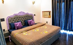 Maya Hotel & Restaurant